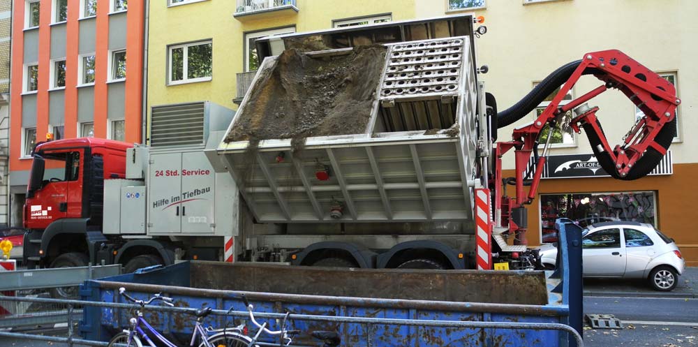 Saugbagger abfüllen Container